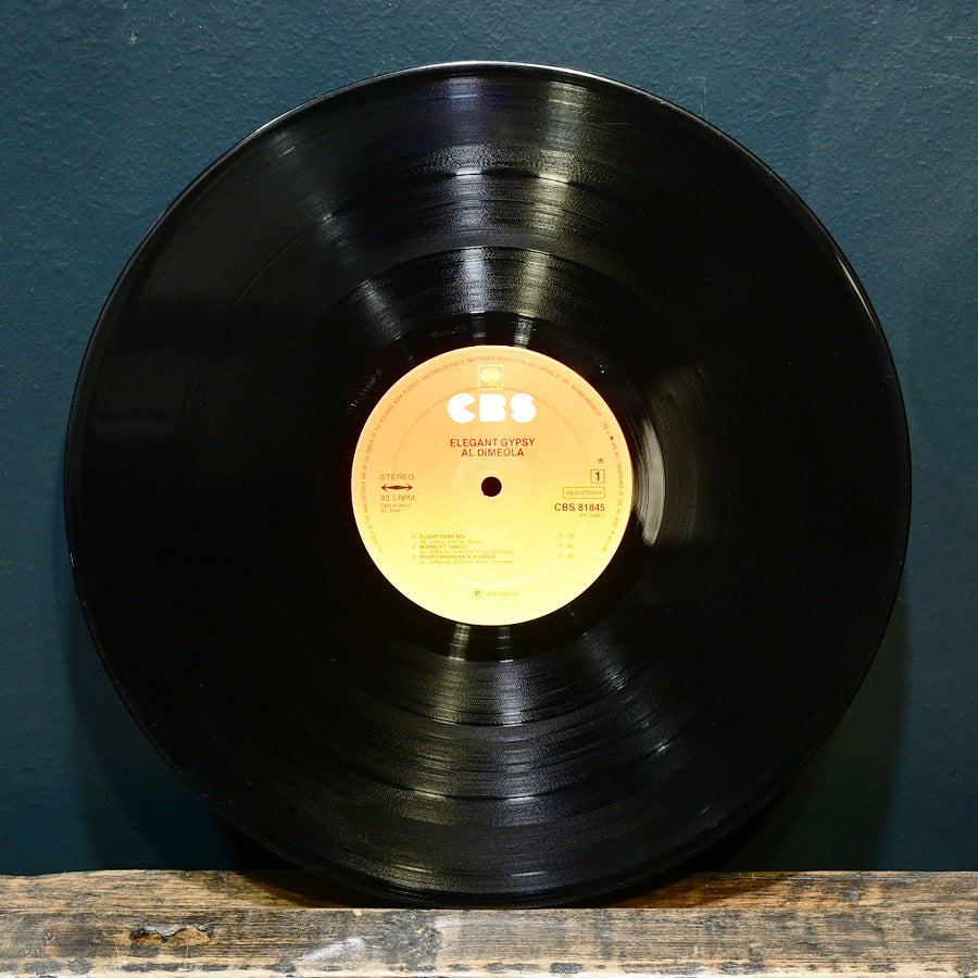 Long Play "Elegant Gypsy" de Al Di Meola edición neerlandesa de 1977