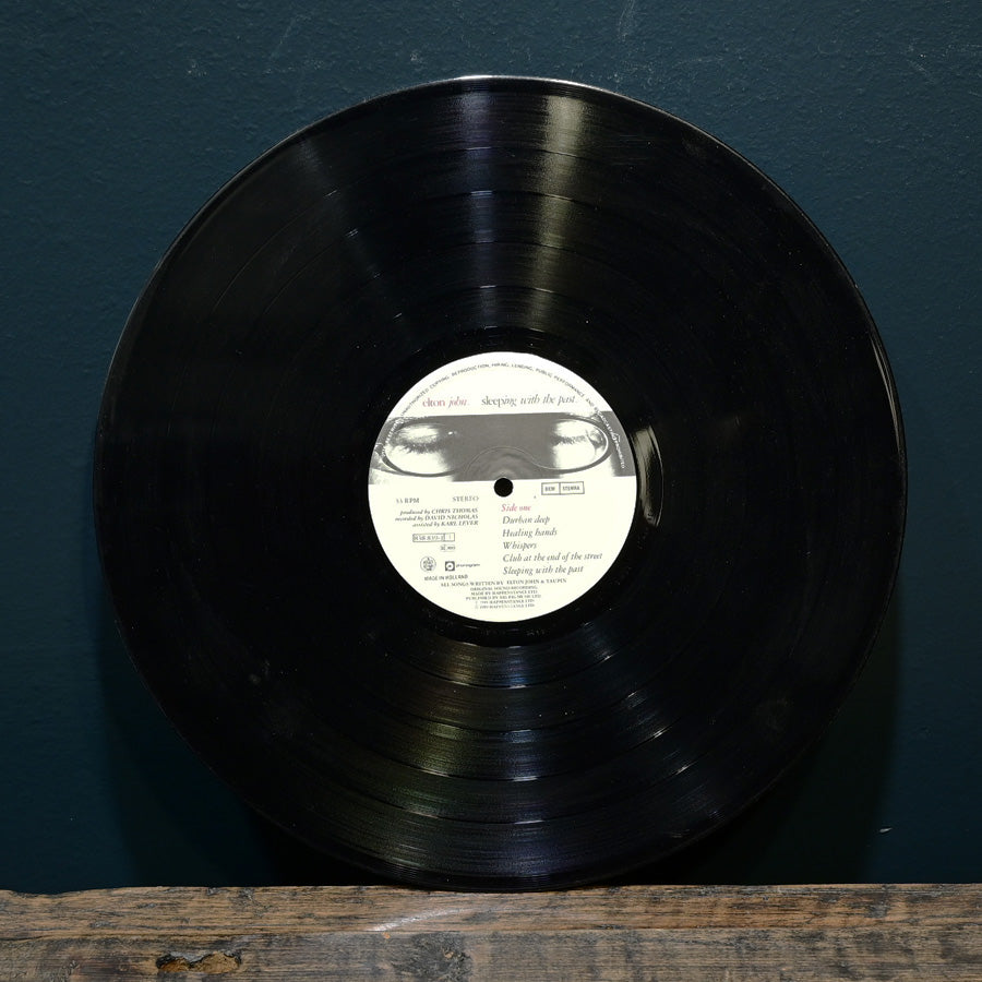 Long Play "Sleeping wih the Past" de Elton John edición neerlandesa 1989