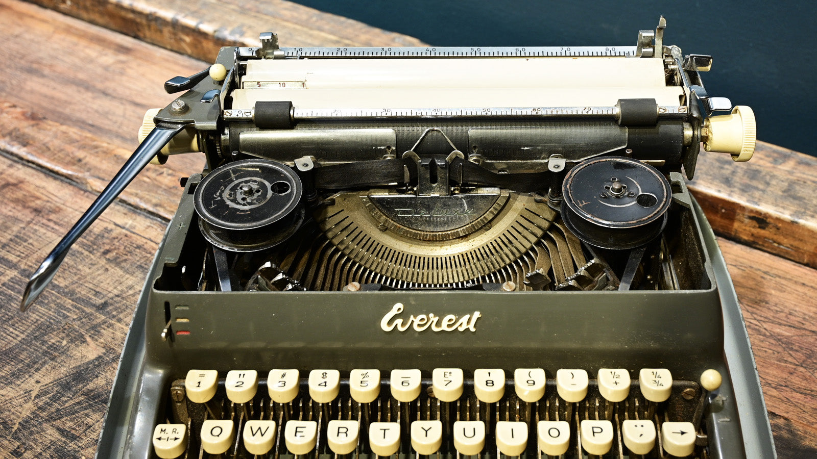 Máquina de escribir Everest K2 De Luxe