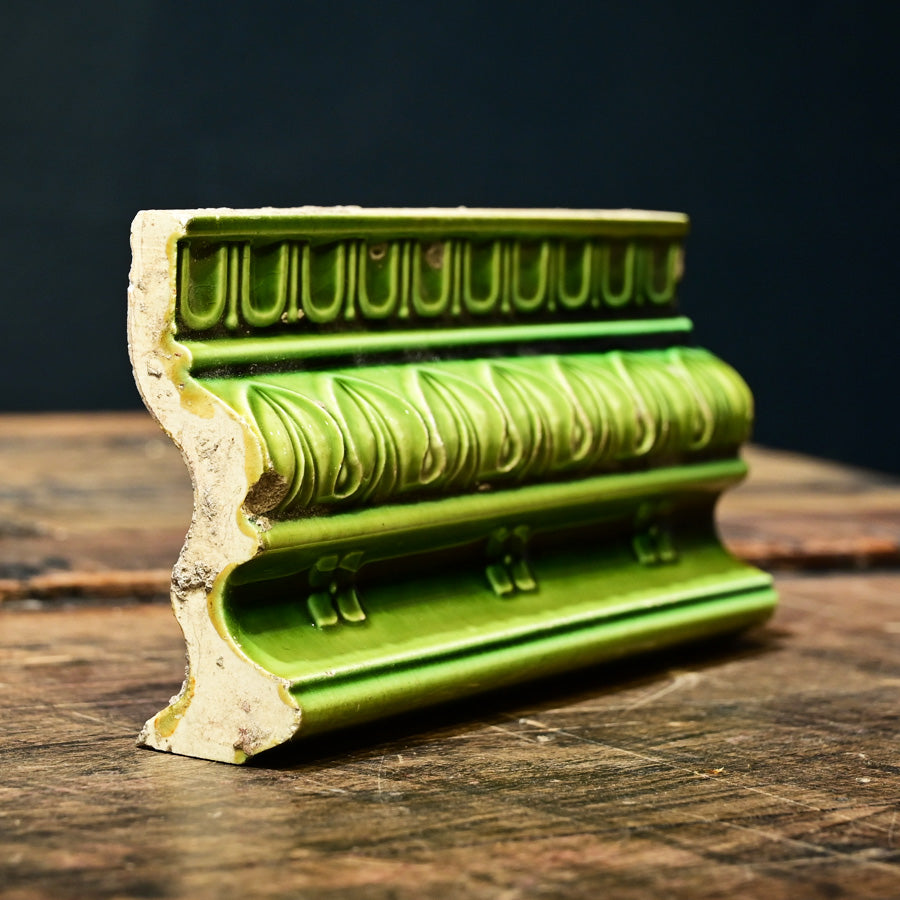 Moldura o bocel en cerámica esmaltada