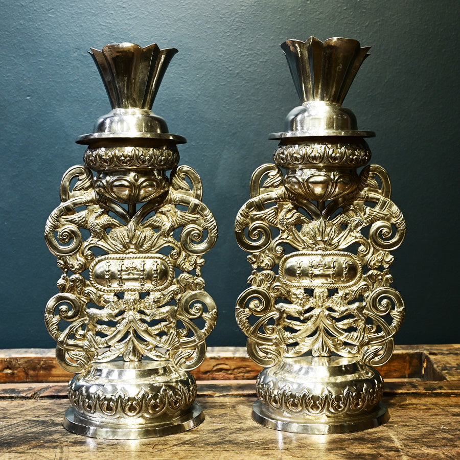 Par de candelabros de plata