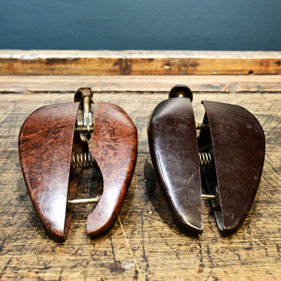 Par de Hormas de baquelita