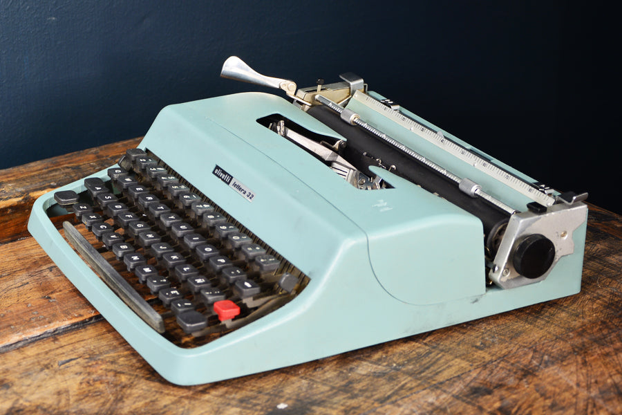 La máquina de escribir Olivetti Lettera 32