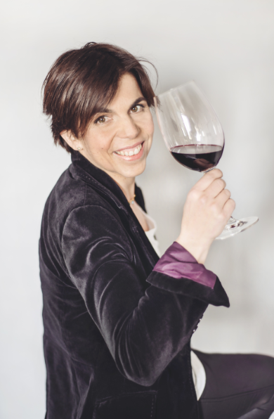 HOLA QUIERO UN VINO DE UNAS 20 0 25LUCAS, ES PARA REGALO