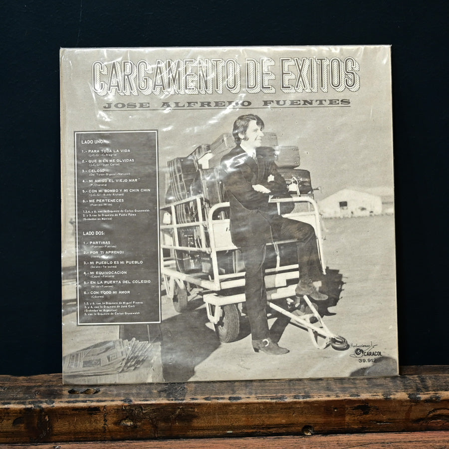 Long Play "Cargamento de éxitos" de José Alfredo Fuentes