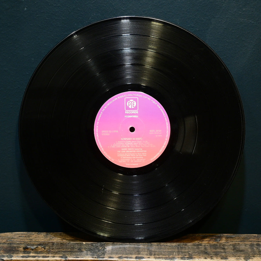 Long Play "Rhapsody in White" de The Love Unlimited Orchestra, edición británica 1974