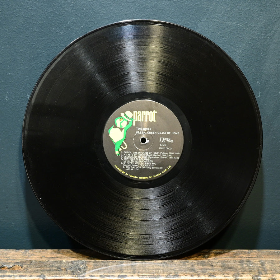 Long Play "Green Green Grass of Home" de Tom Jones, edición canadiense de 1967