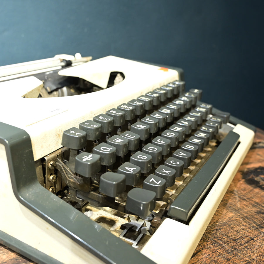 Máquina de escribir Olympia Traveller