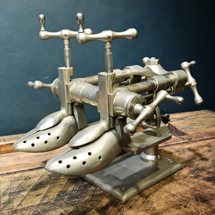 Máquina horma de zapatero